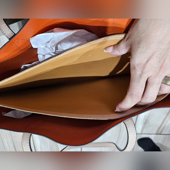 Tory Burch Blush Pebbled Leather Large Tote Bag Gold Logo Charm Zip Top - Picture 12 of 13